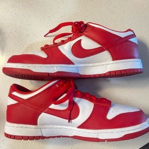 RED NIKE DUNKS
